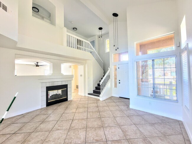 Building Photo - Gorgeous Paloma Del Sol Home - Newer paint...