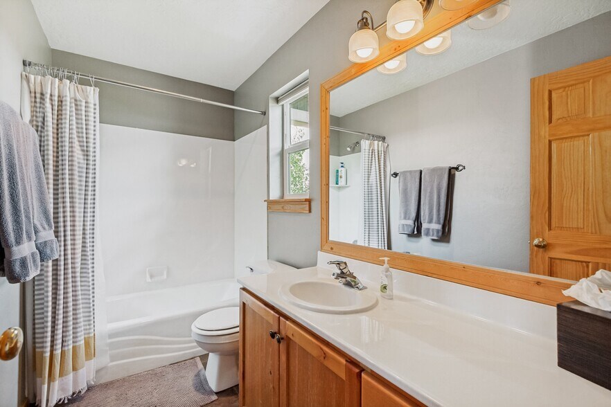 Building Photo - 5526 Cross Country Way