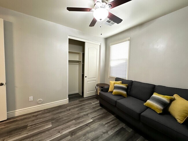 Building Photo - HIGHLY DESIRABLE AND SPACIOUS HOME FULLY EQUIPPED WITH SOLAR PANELS + LANDSCAPING INCLUDED
