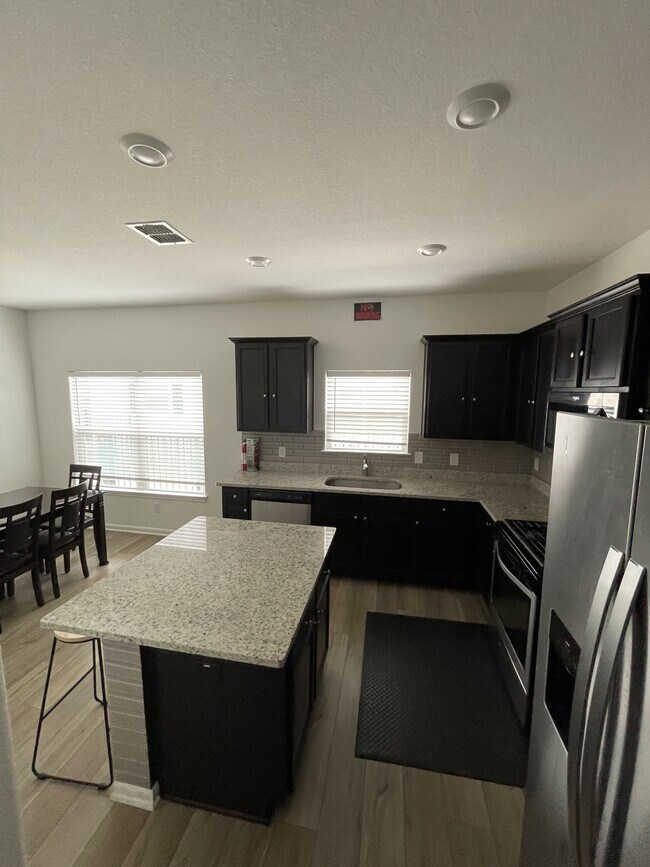 Building Photo - 10829 Emerick St