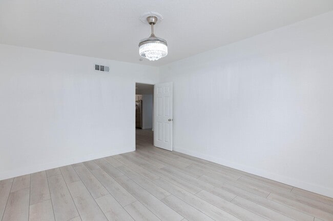 Building Photo - 3008 Lawndale St