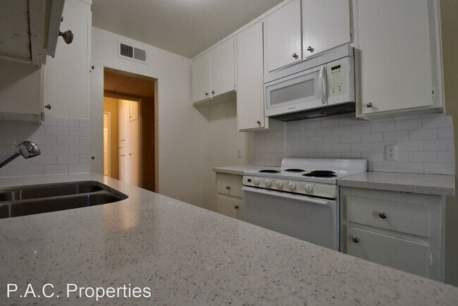 Building Photo - 1 br, 1 bath Apartment - 12241 Burbank Bou...
