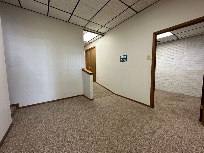 Building Photo - First Floor Commercial Space in Perfect Oakland Location Right on Boulevard of the Allies! CALL T...