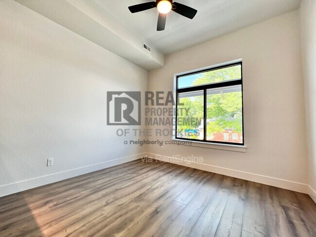 Building Photo - 400 N Garfield Ave