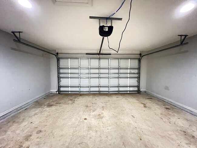 Building Photo - INCREDIBLE 3 Bedroom, 2 Bathroom Home In Ocklawaha!!