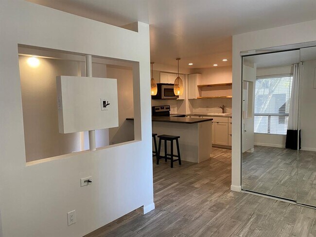 Building Photo - 5802 Circulo Dr