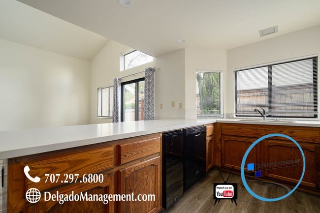 Building Photo - Gorgeous Glen Cove 4 bedroom home.