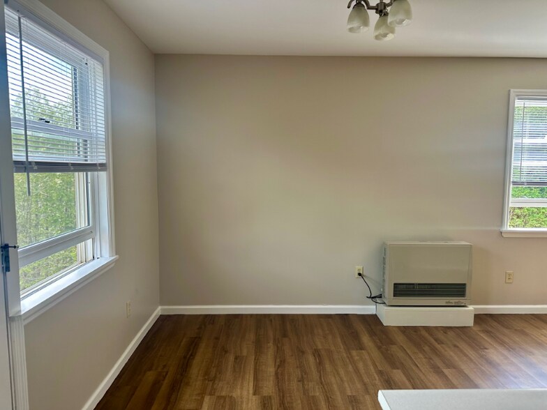 Building Photo - 2 Brickyard Rd