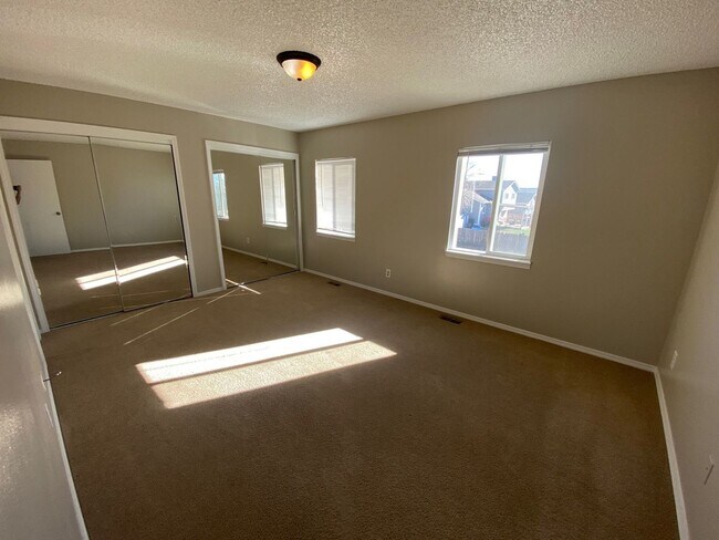 Building Photo - Nice 3 Bedroom 2 Story Home Close to Ft Ca...