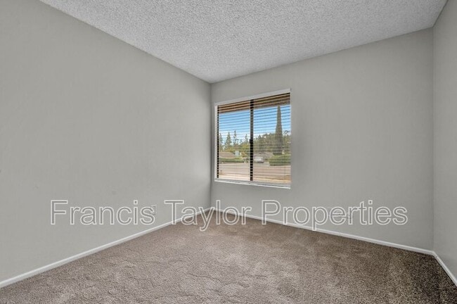Building Photo - 929 Mulberry Dr