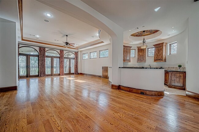 Building Photo - 3 Congressional Cir