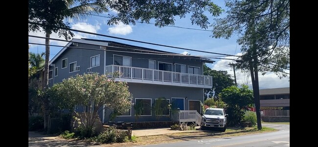 Building Photo - 2 bedroom 1.5 bathroom Ohana, across the street from the beach and park!