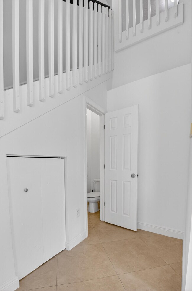 Building Photo - 2515 Venetian Ct