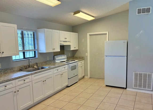 Building Photo - 322 Ixora Ave NW
