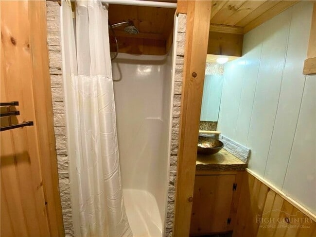 Building Photo - 143 Ridge Crest Dr