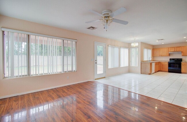 Building Photo - 1350 W Pelican Ct