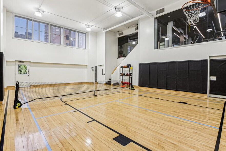 Building Photo - 561 10th Ave