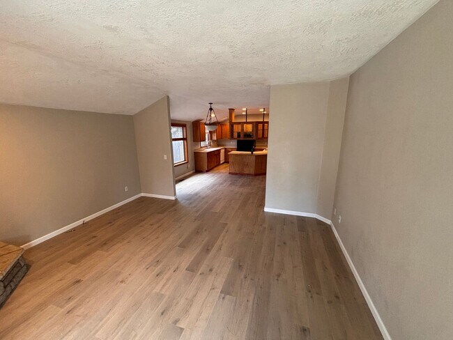 Building Photo - 3052 Gary Dr