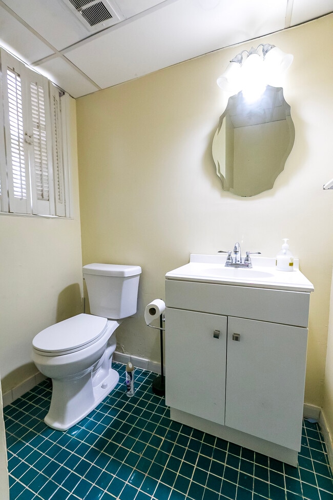 Building Photo - 5501 Auth Rd