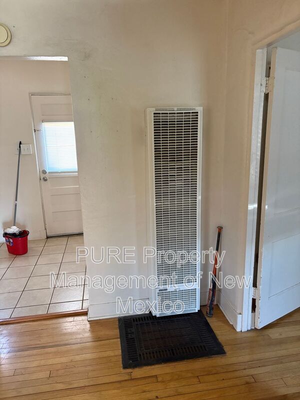 Building Photo - 124 Aliso Dr NE