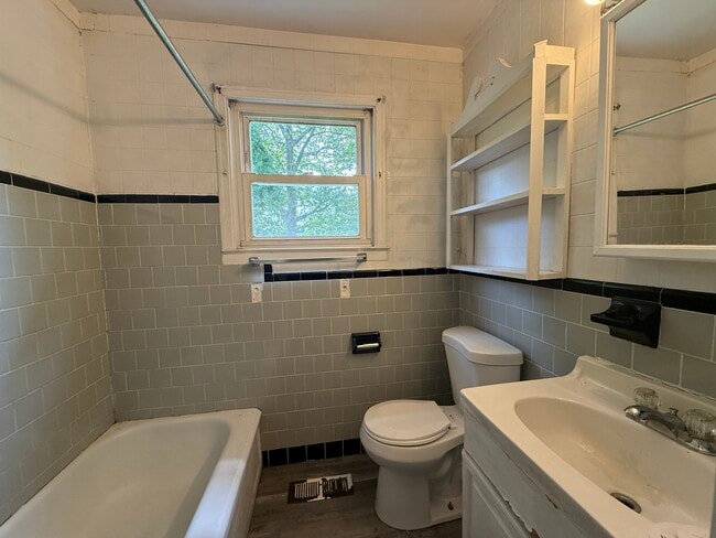 Building Photo - 15 Buck Rd