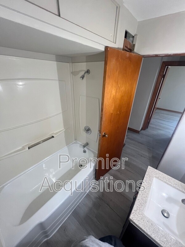 Building Photo - 126 E 3rd St