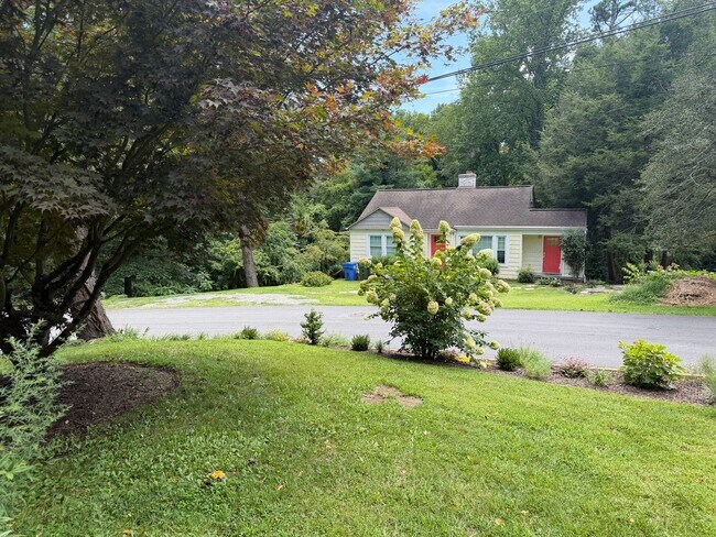 Building Photo - 110 Aurora Dr