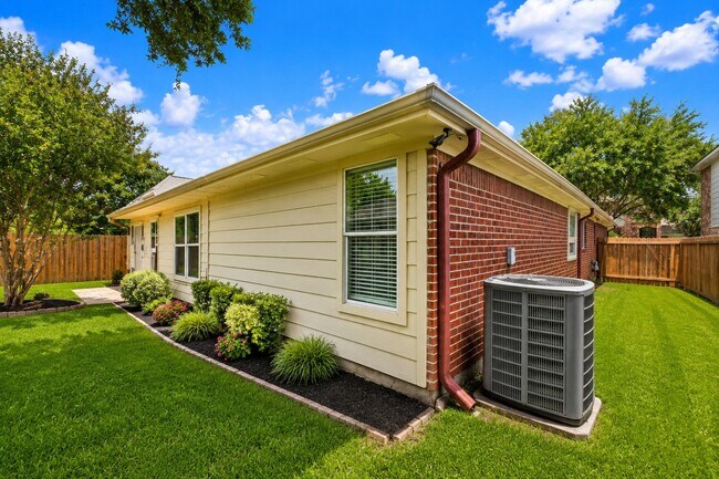Building Photo - 8619 Bridge Park Dr