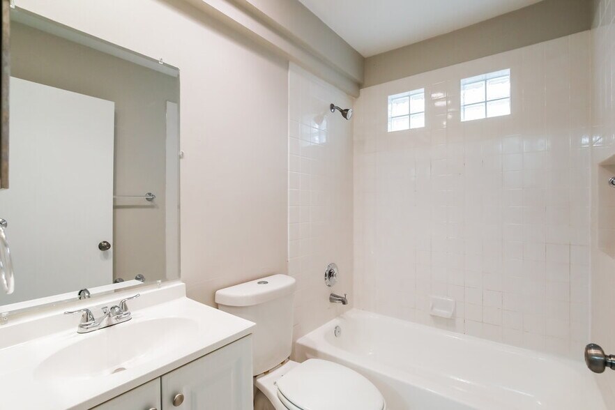 Building Photo - 4792 NW 5th Pl