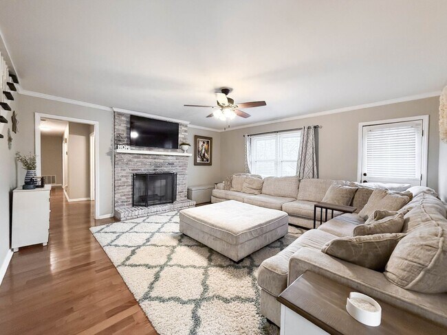 Building Photo - NO APPLICATION FEE FOR 72 HOURS! Spacious Fully-Furnished 5-Bedroom Home | Mid-Term Rental in Gre...