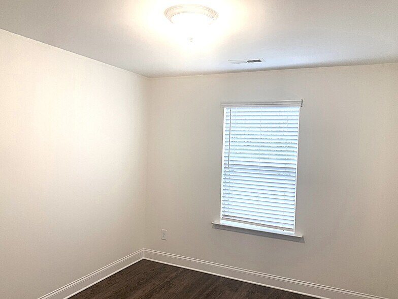 Building Photo - 112 Pullen Dr
