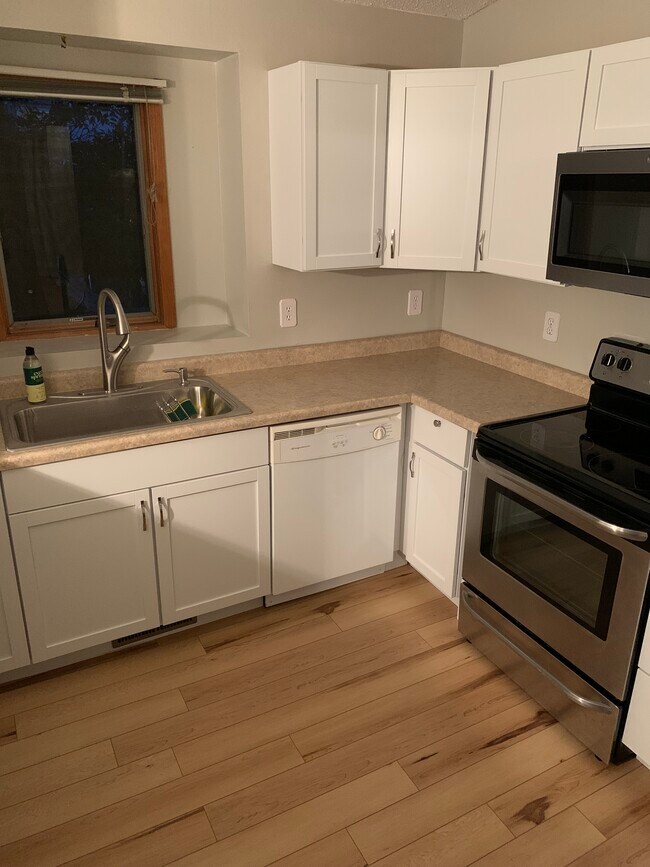 kitchen - 2520 Walden Rd
