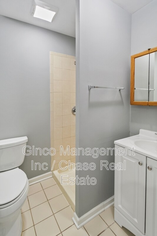 Building Photo - 621 Oneida St
