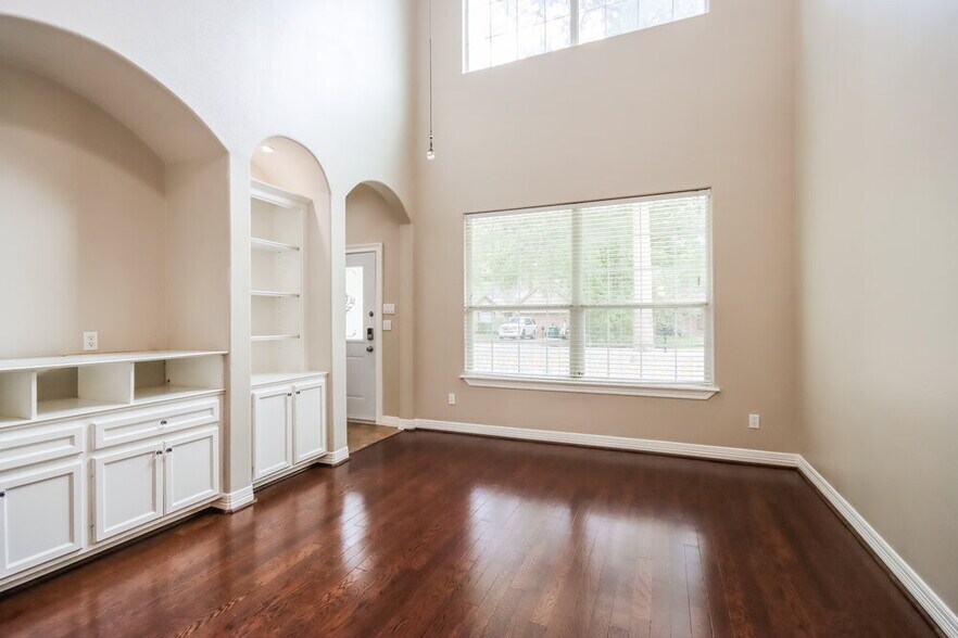 Building Photo - 409 Robinwood Dr
