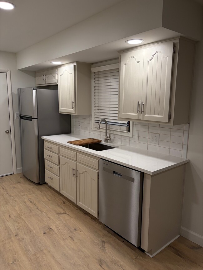 Primary Photo - 1411 W Highland St