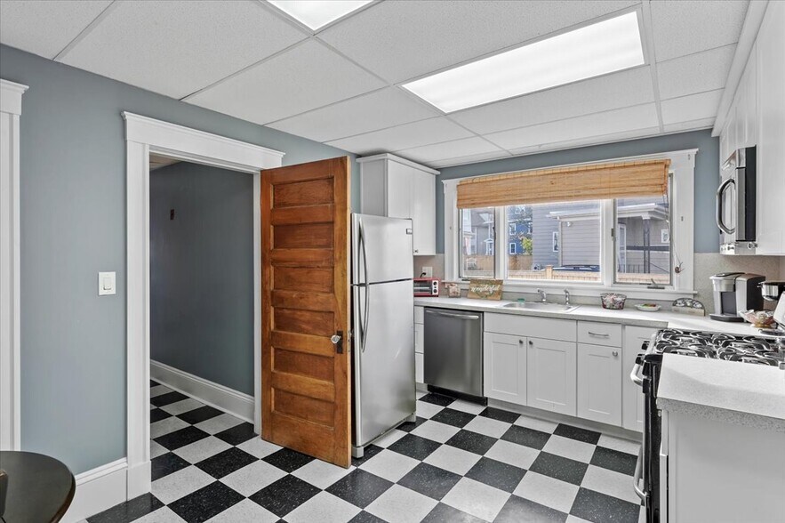 Building Photo - 9 Wilshire St