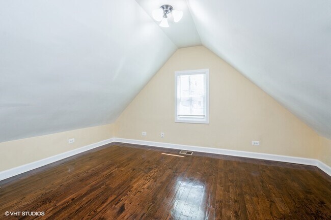 Building Photo - 2149 N Lorel Ave