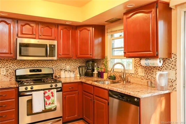 Building Photo - 431 Glenbrook Rd