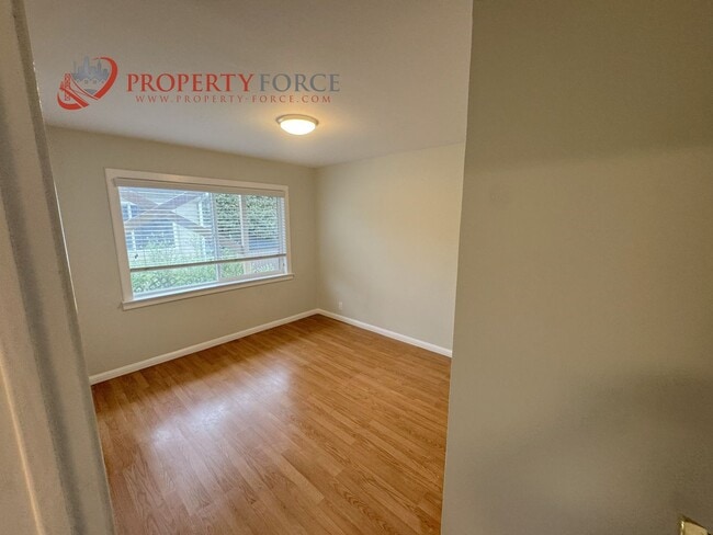 Building Photo - 116 Madrone Ave