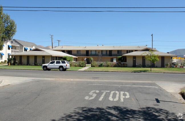 Primary Photo - 1120 El Paseo St