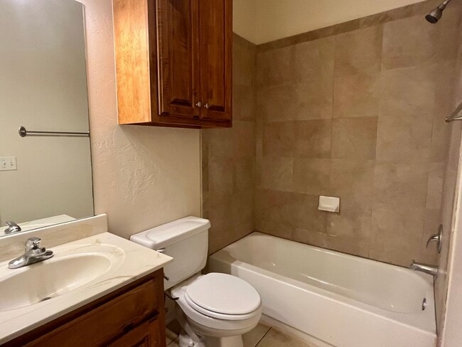 Building Photo - Great 3 Bed, 2 Bath Duplex In Edmond!!