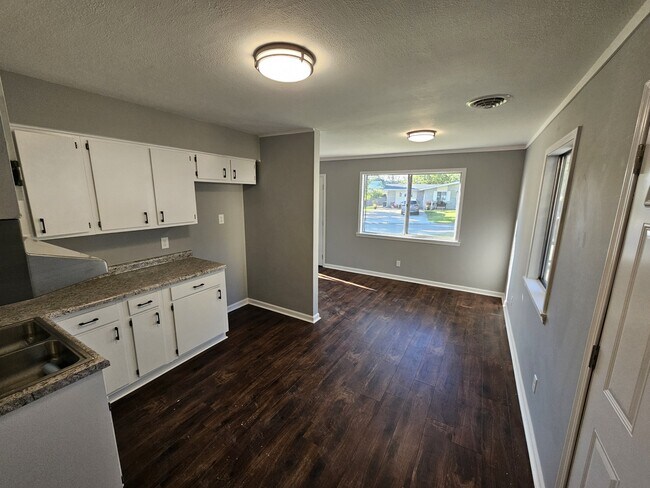 Building Photo - 309 E Mayfair Ln