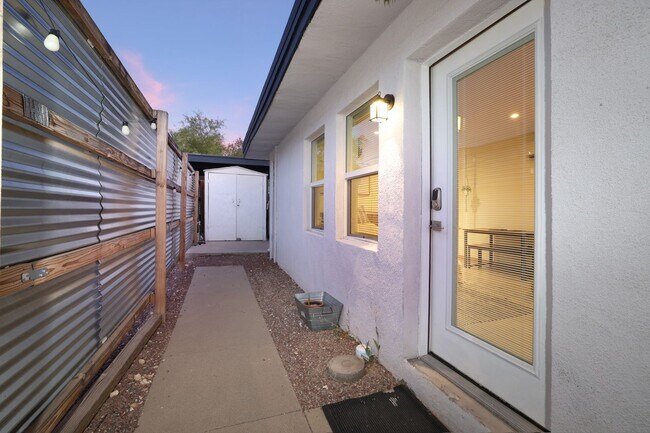 Building Photo - Live Close to Campus in Style – Sam Hughes...