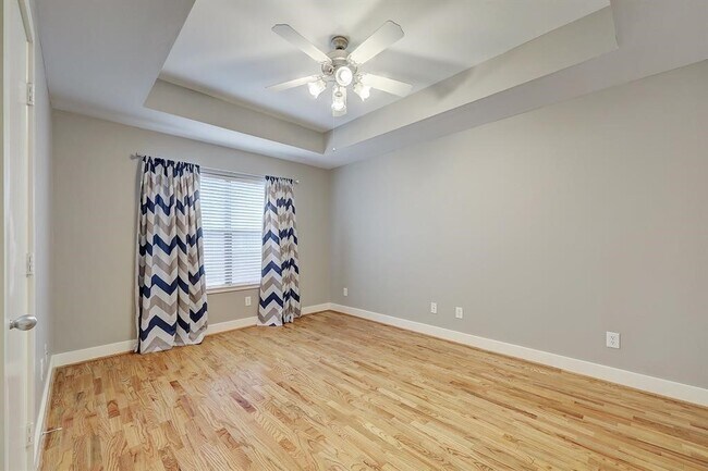 Building Photo - 9805 Riddlelink Ln