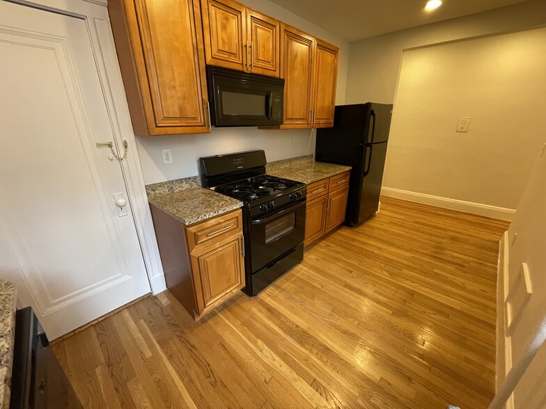 Building Photo - 260 Chestnut Hill Ave