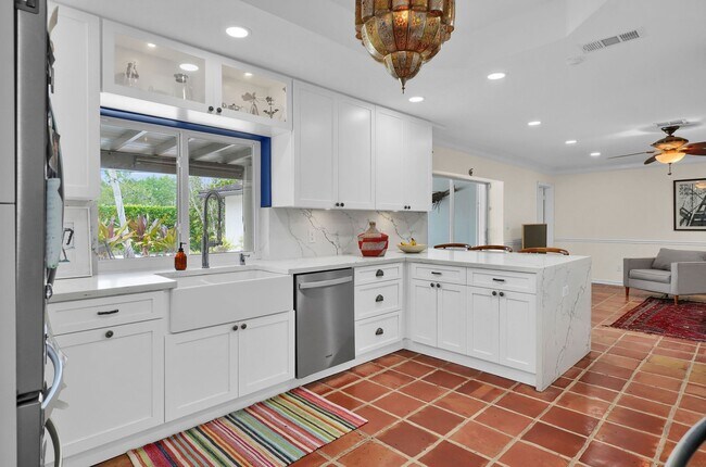 Building Photo - 15280 SW 72nd Ave