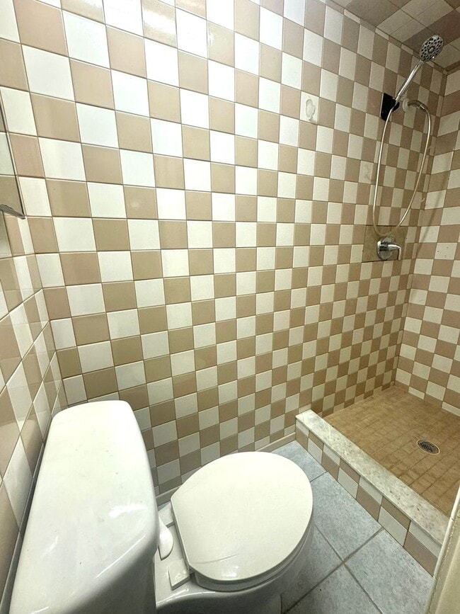 Building Photo - 2/2 Single-family home AVAILABLE NOW!