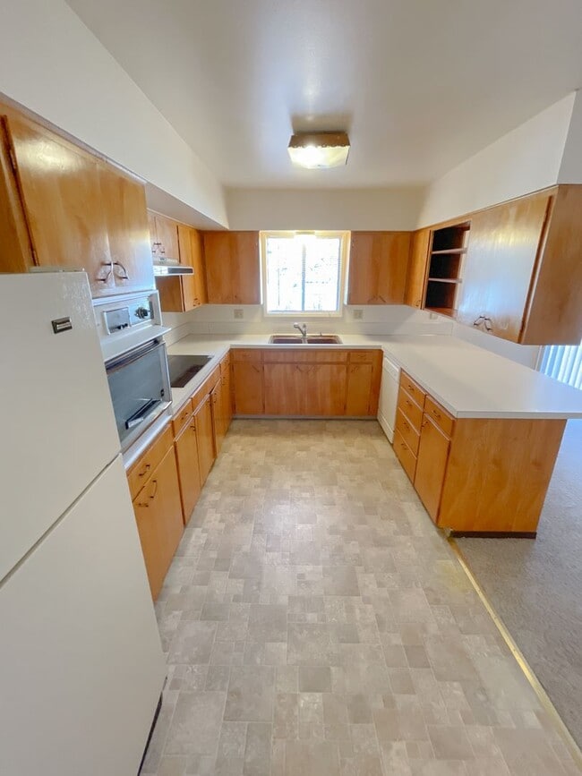 Building Photo - 3 Bedroom, 2 Bath - Home in Moyina Heights