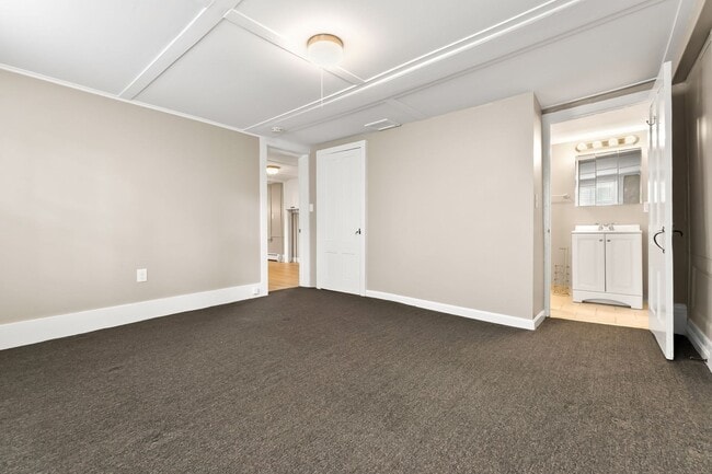Building Photo - 335 Cabot St