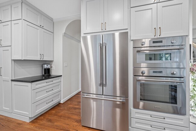 Building Photo - 105 Silverado Trail